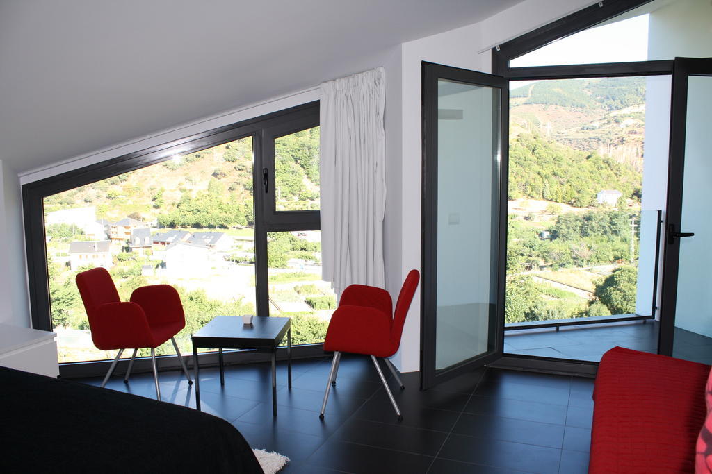 Hostal Tres Campanas Villafranca Del Bierzo Ngoại thất bức ảnh